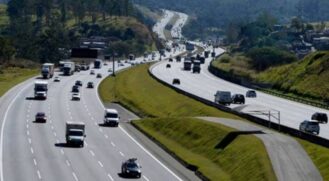 Segundo um levantamento feito pela CCR AutoBan, e publicado pelo Portal IG, o tráfego é similar em ambas as rodovias