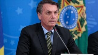O ato com o ex-presidente Jair Bolsonaro (PL) neste domingo (6/4) a favor da anistia aos envolvidos nos ataques de 8 de janeiro movimentou a Avenida Paulista