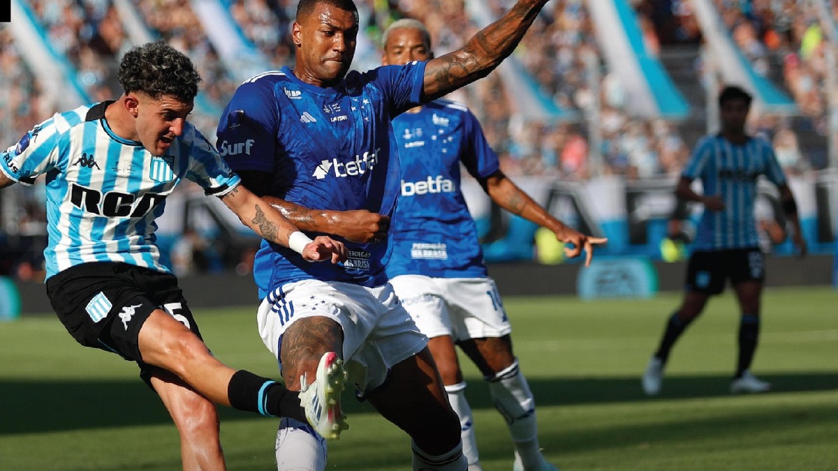 O Racing venceu o time do Cruzeiro por 3 a 1 e se sagrou campeão da Sul-Americana