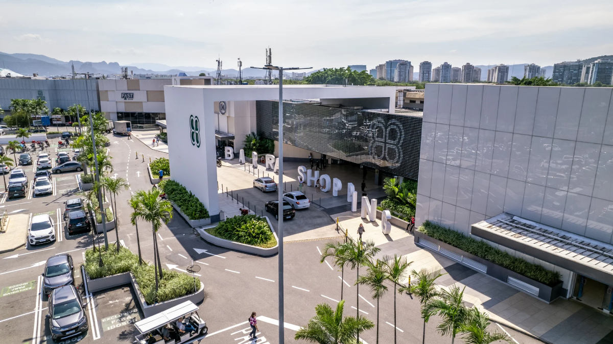 Os 77.677 m² de ABL do BarraShopping abrigam mais de 700 lojas, além de um grande complexo gastronômico / Divulgação