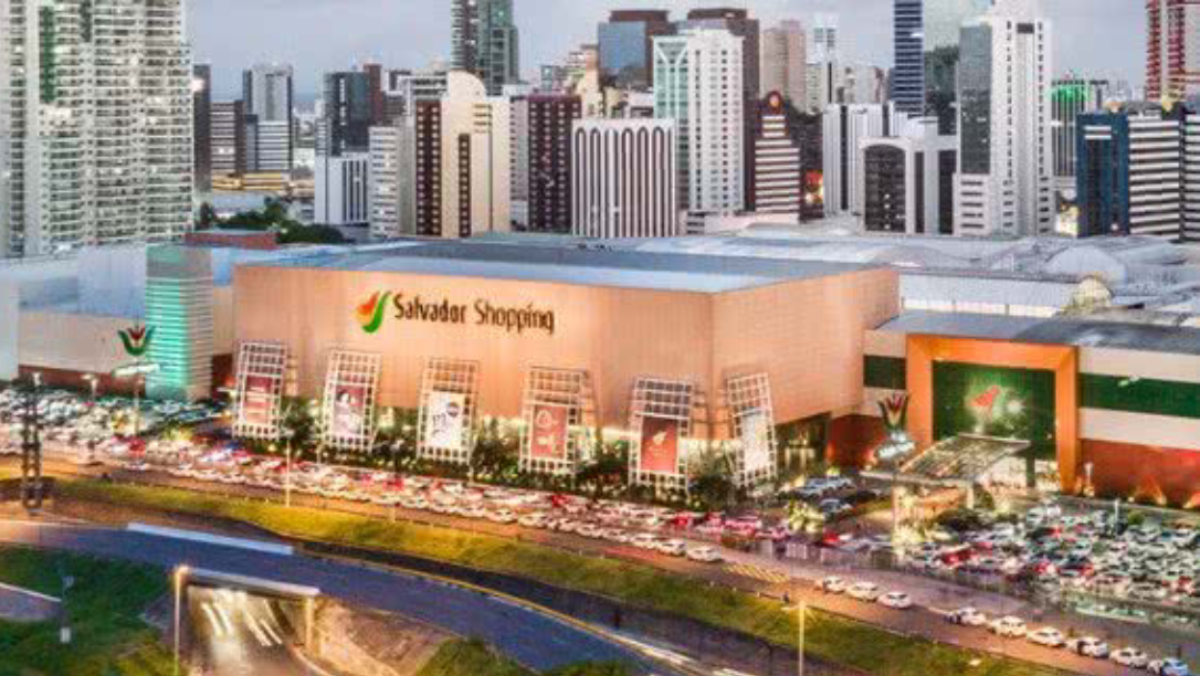No Salvador Shopping, a arquitetura moderna e ABL de 89.854 m² abrange mais de 400 lojas / Divulgação