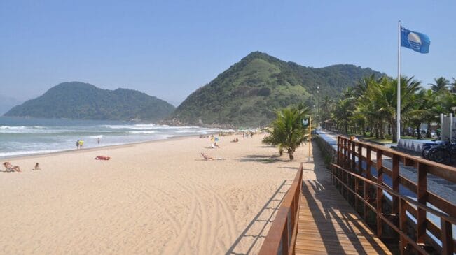 Praia do Tombo tem certificação de Bandeira Azul há 15 anos