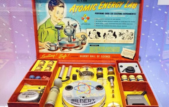 Laboratório radioativo para crianças, brinquedo mais perigoso do mundo, vai à leilão nos EUA