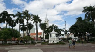 O setor calçadista de Birigui é responsável por empregar cerca de 20 mil pessoas, o que representa 16% da população local