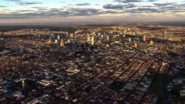 Embora o sapato masculino seja a marca registrada da cidade, Franca também vem expandindo sua produção para calçados femininos