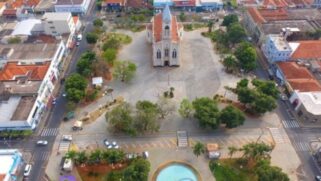 O crescimento proporcionado pela produção de café também atraiu grandes exportadoras para a região