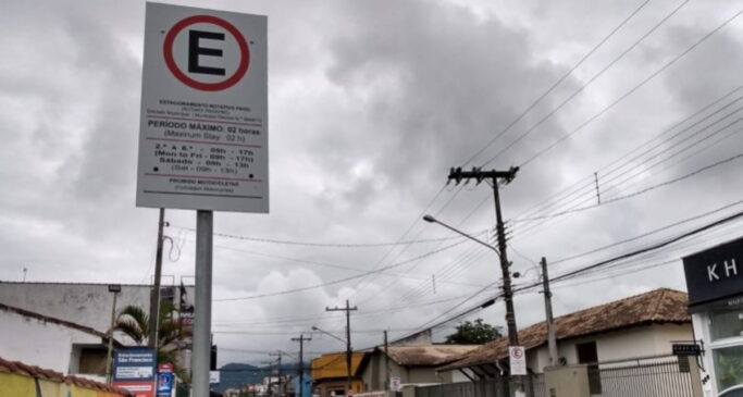 O valor cobrado continuará R,00 a hora na região central e R,00 pelo estacionamento em praias