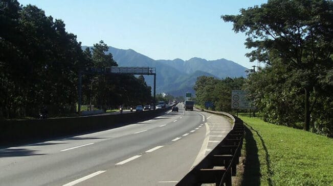 A construção da Cônego Domênico Rangoni visou não apenas a melhoria no fluxo de veículos