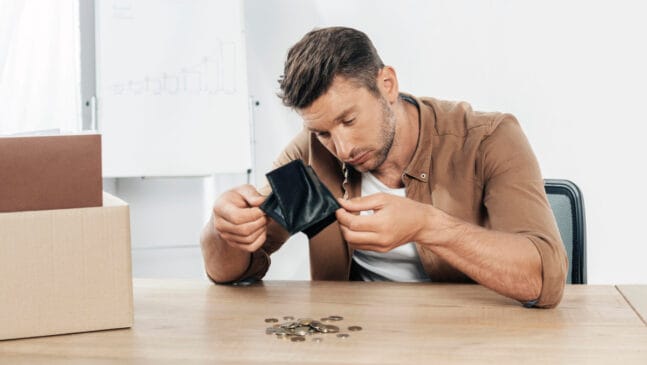 O ganhador acabou extravasando ao gastar tudo em festas sem investir um centavo sequer