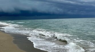 Tempestade atingirá o litoral de SP nas próximas horas