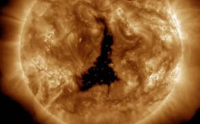 Buraco de 800 mil quilômetros se abriu na coroa do sol