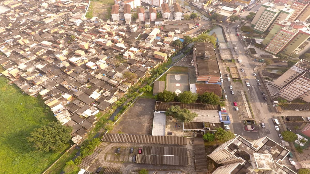 Prefeitura tem até janeiro próximo para iniciar o processo de regularização e urbanização da Vila Pantanal