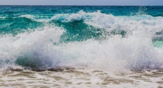 Prefeitura de cidade do litoral brasileiro encheu suas praias de regras e gerou revolta