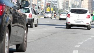 A Companhia de Engenharia de Tráfego (CET-Santos) sinaliza as áreas bloqueadas