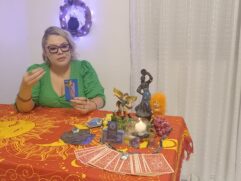 Sunna é taróloga terapêutica há 20 anos