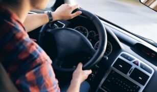 A Uber recomenda bom senso dos motoristas com o ar condicionado, sempre ligando em dias quentes