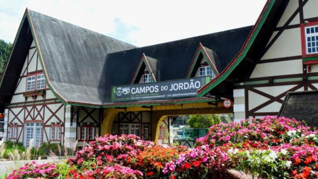 Campos de Jordão fica a 180 quilômetros de São Paulo, na Serra da Mantiqueira