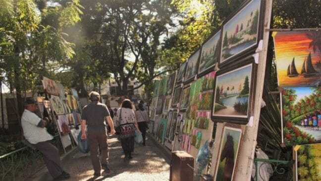 A tradicional Feira de Artesanato de Embu das Artes é o grande destaque da cidade