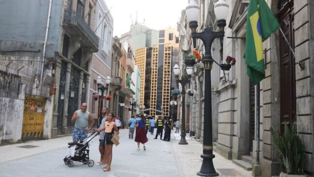 A cidade vivia um período de grande prosperidade, especialmente nas ruas XV de Novembro e do Comércio