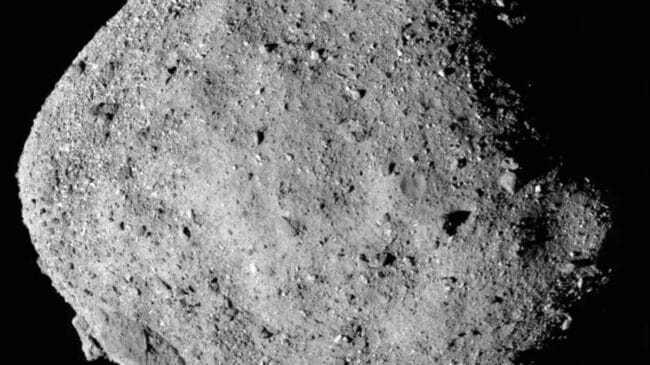 Uma espaçonave da Nasa coletou, em 2020, 120 gramas de regolito