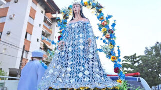 A estátua foi adquirida com verba pública - custou cerca de R$ 45 mil