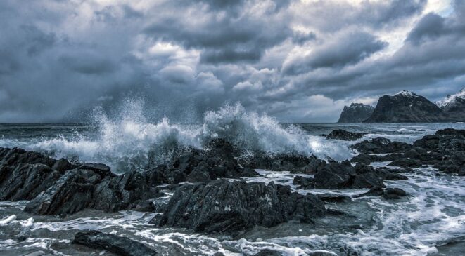 Novo estudo indica que o oceano está avançando cada vez mais