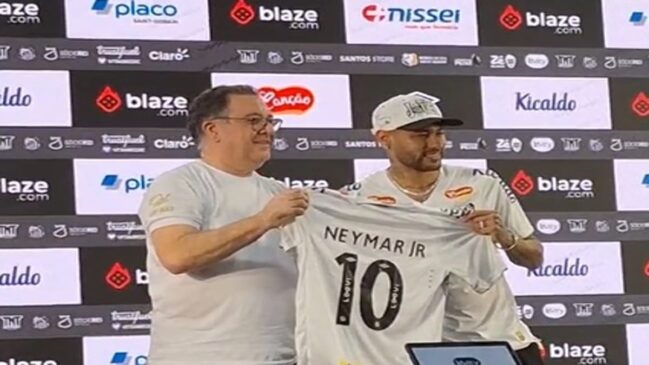 Presidente do Santos, Marcelo Teixeira, com o jogador Neymar