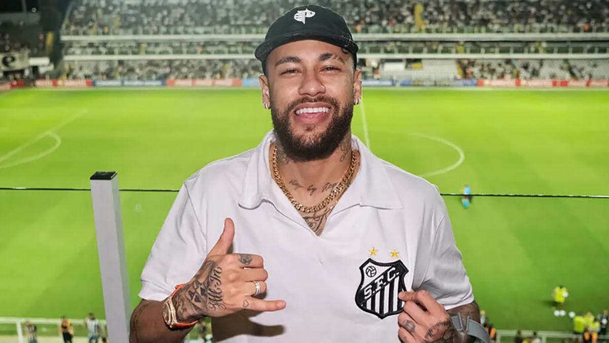 Neymar está de volta ao Santos após quase 12 anos