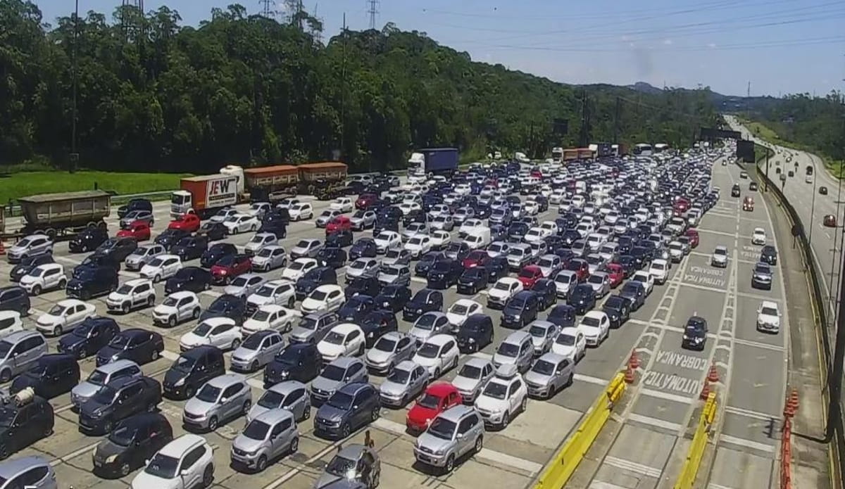 Segundo boletim da Ecovias, o sistema Anchieta-Imigrantes apresenta um tráfego muito pesado no caminho sentido São Paulo