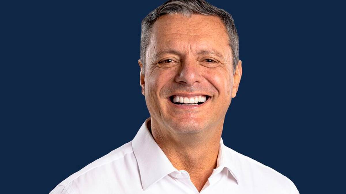 O primeiro cirurgião dentista eleito prefeito de Santos foi recebido por mais de 200 associados e autoridades no dia da honraria