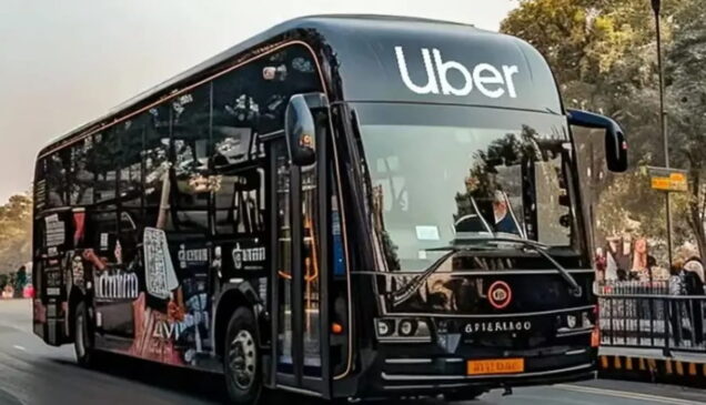 Os ônibus são modernos, equipados com ar-condicionado, conexão Wi-Fi gratuita e espaço suficiente para bagagens