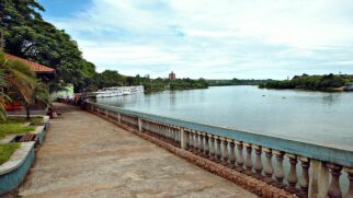 A sua nascente fica a 1.120 metros de altitude, na Serra do Mar e ele deságua no lago formado pela barragem de Jupiá, no rio Paraná