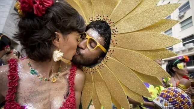 Estimativa para 2025 é que cerca de 49 milhões de pessoas participem das celebrações de Carnaval