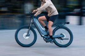 Bicicletas elétricas não precisam de CNH ou placa, mas uso delas tem regras