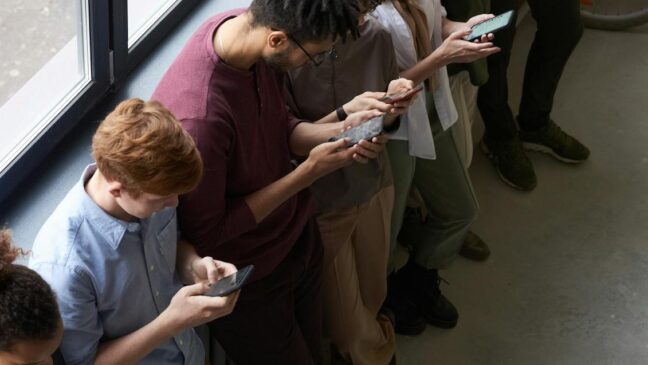Celulares serão mesmo substituídos por outra tecnologia até 2030?