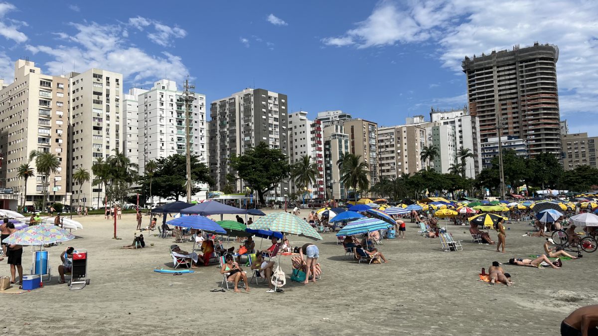 Santos tem quatro praias com bandeira vermelha