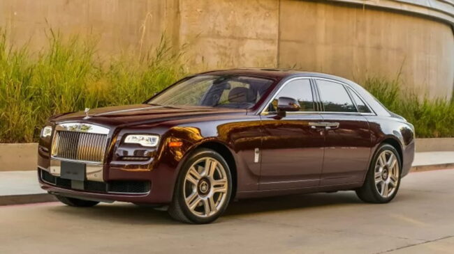 O Rolls Royce Ghost tem IPVA de R$ 1.725.357,28
