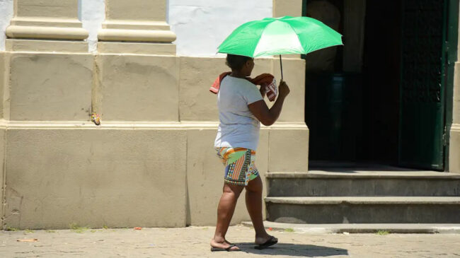 A cidade de Santos registrou 48°C durante a tarde, com sensação térmica de 50°C