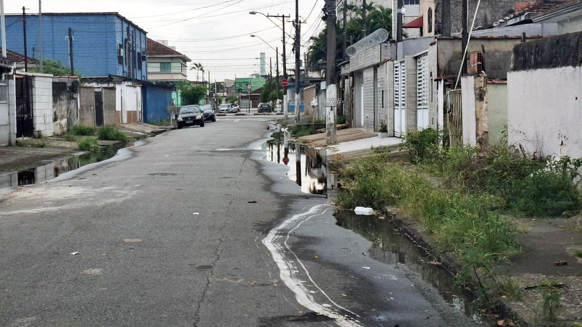 Segundo um morador que prefere não se identificar, a situação persiste desde dezembro