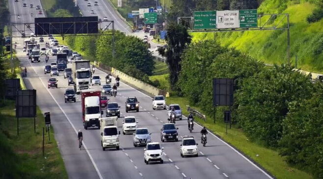 Rodovia dos Imigrantes tem lentidão no sentido SP, entre o km 16 e o km 14