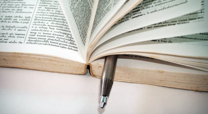 Uma palavra da Língua Portuguesa tem 5 letras e 51 significados