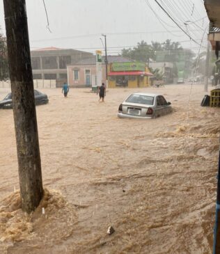 Moradores da cidade receberam alertas da Defesa Civil para alagamentos e enxurradas