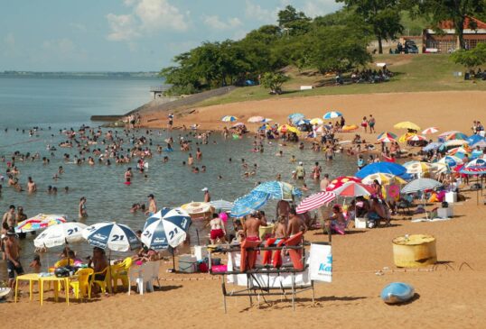Presidente Epitácio, no Interior de SP, tem praia artificial