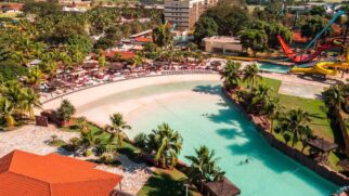 A estrutura do resort é impressionante, contando com cerca de 40 atrações