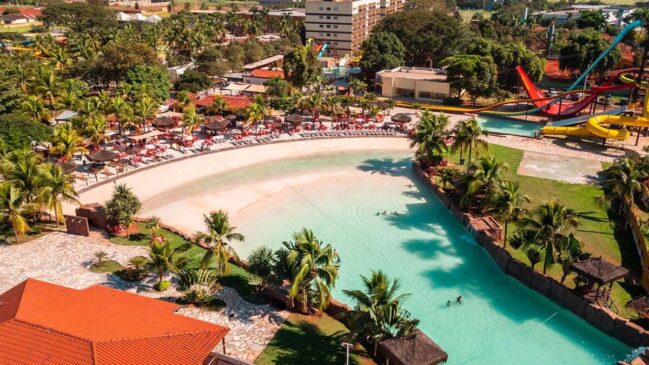 A estrutura do resort é impressionante, contando com cerca de 40 atrações