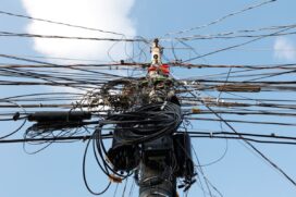 Anatel e Aneel são responsáveis pela fiscalização do uso de postes de energia por empresas privadas