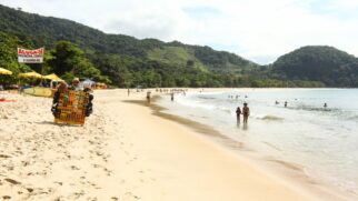 O topo do ranking ficou com a Praia do Félix, localizada em Ubatuba, conhecida por suas águas azuis e tranquilas