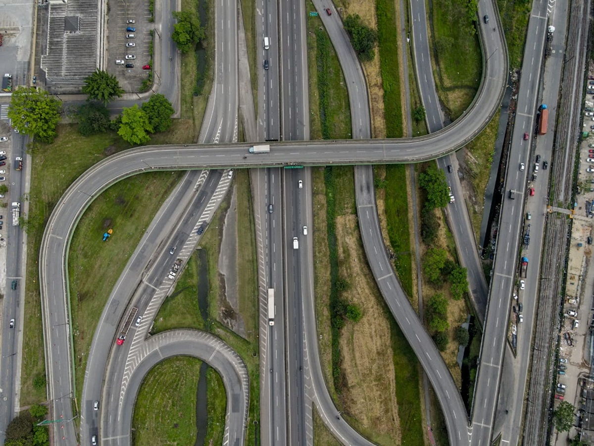 Viaduto Rubens Paiva liga o bairro Jardim Casqueiro a região central de Cubatão