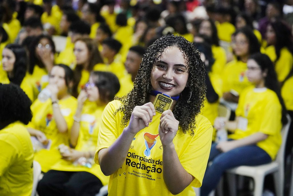 Taynara Guedes Xavier, de 18 anos, está entre alunos medalhistas de ouro na Olimpíada de Matemática das Escolas Estaduais de São Paulo (Omasp) e na Olimpíada de Redação das Escolas Estaduais (Redasp)