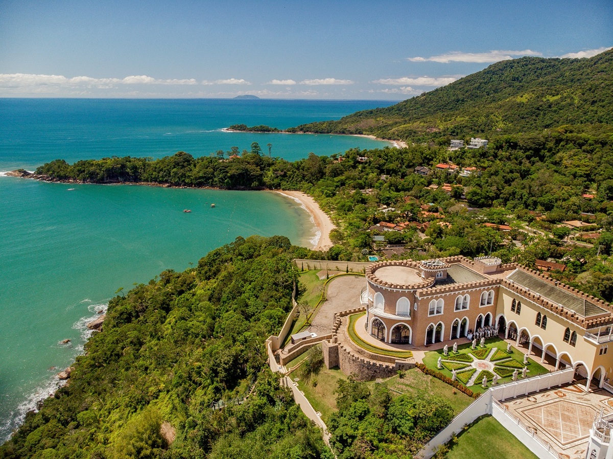 Igreja Nossa Senhora do Pilar, conhecida como Castelo dos Arautos, fica em Ubatuba